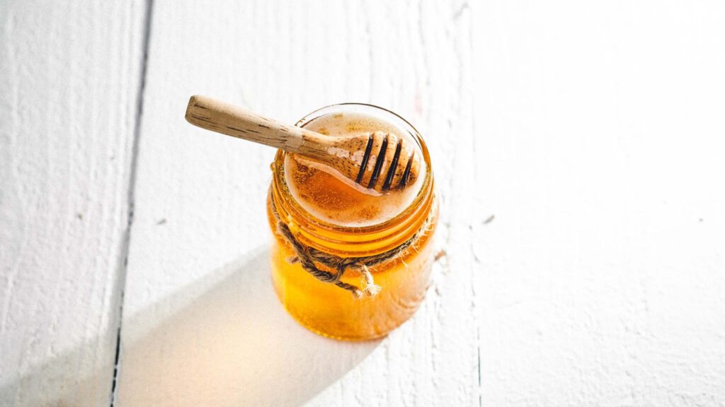 honey - natural ingredients to fight acne
